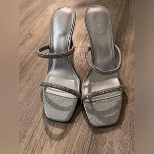 Silver nine W. shoes, glitter size 9 high heels stiletto